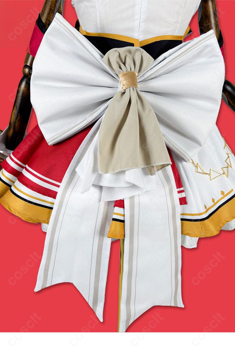 ウエスト周りの装飾ディテール。腰の蝶結びと装飾パーツの配置を示す近接写真