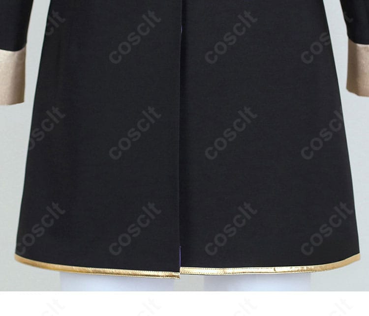 背面裾の装飾ディテール。ベントとパネル切替の縫製精度