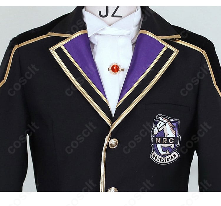 シャツの襟元とスカーフ結び目の装飾ディテール