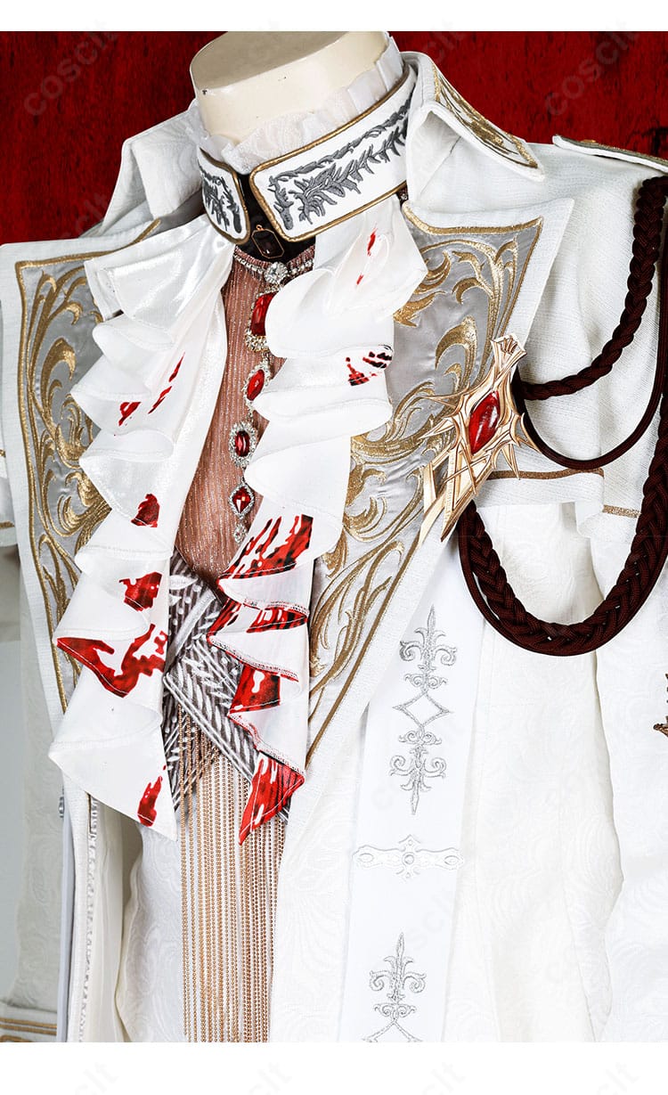 襟元装飾の接写。金属風パーツとステッチ、配色バランスで世界観を再現したディテール