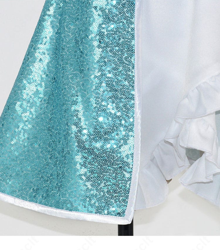 ワンピース裾の装飾ラインとステッチの接写