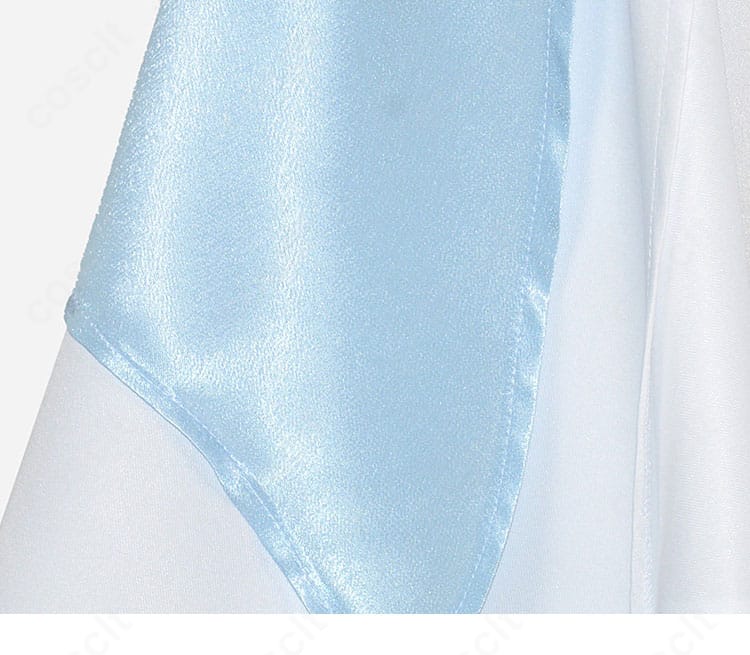 スカート裾の縁取り・ステッチ・フレアの質感