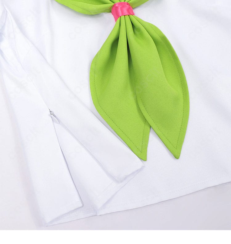 タイ風アクセントのアップ。結び目と質感が分かる鈴木みゆ制服コスプレの小物ディテール