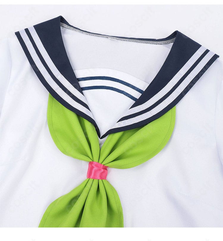 襟元の装飾ディテール。縁取りとカラーバランスを近接で撮影した鈴木みゆ制服コスプレ