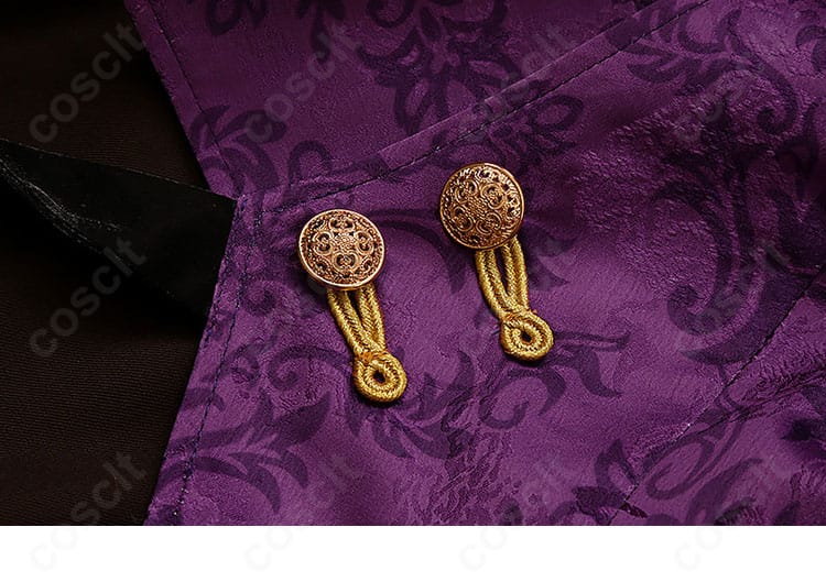 金属調ボタンの意匠と配列ディテール