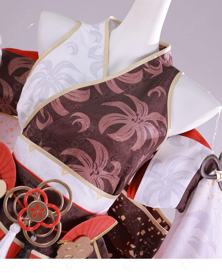 百鬼あやめ衣装 衣襟の飾りとステッチワークの近接写真