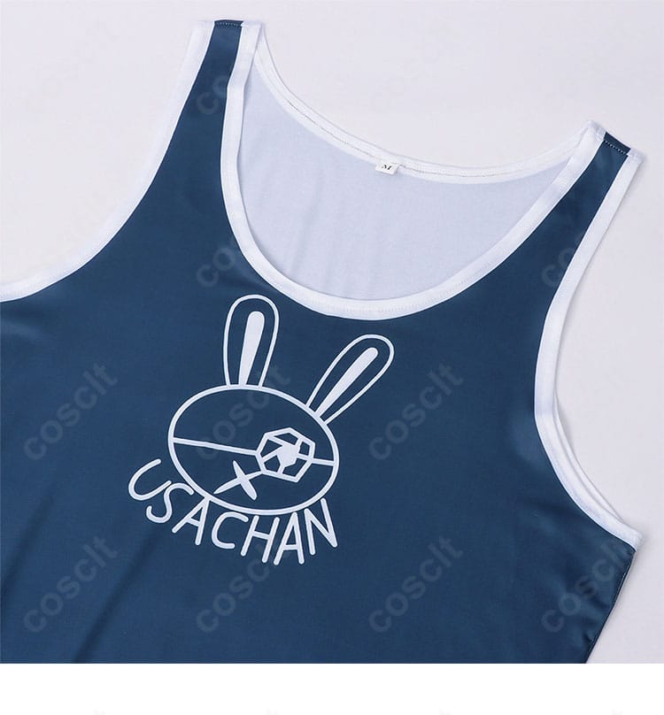 上衣タンクトップの胸元と装飾ディテール。端正な縫製とハリ感のある生地感を写した近接写真