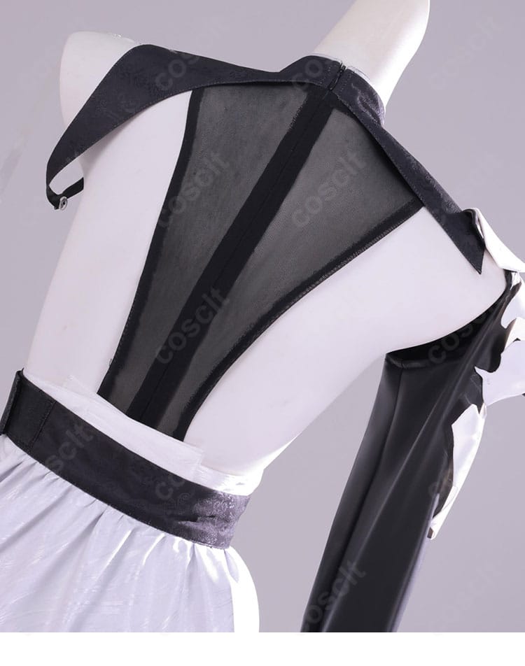 インナー背面の装飾配置と縫製ラインのディテール