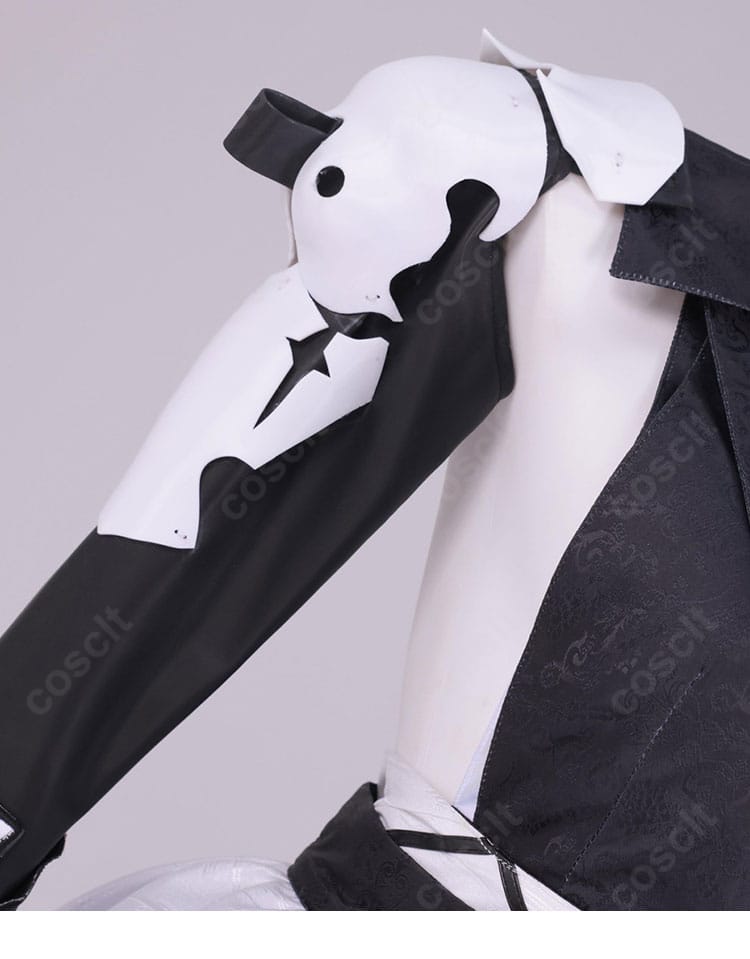 肩口の装飾パーツと配色切替の近接ディテール