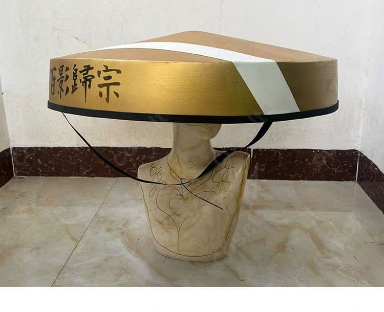 帽子側面の形状と縫製ラインのディテール