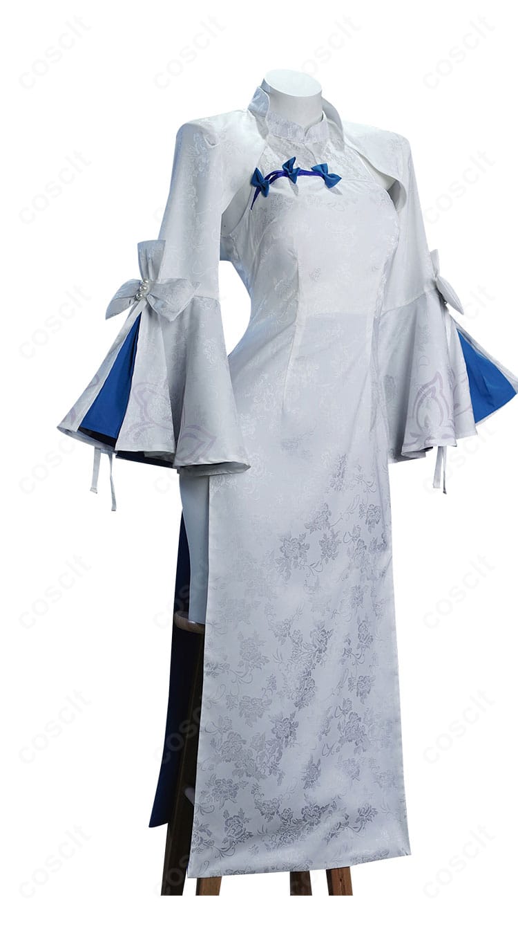 95式 グレース衣装の側面。タイトなドレスラインとコートのシルエット、スリットの見え方を確認可能。