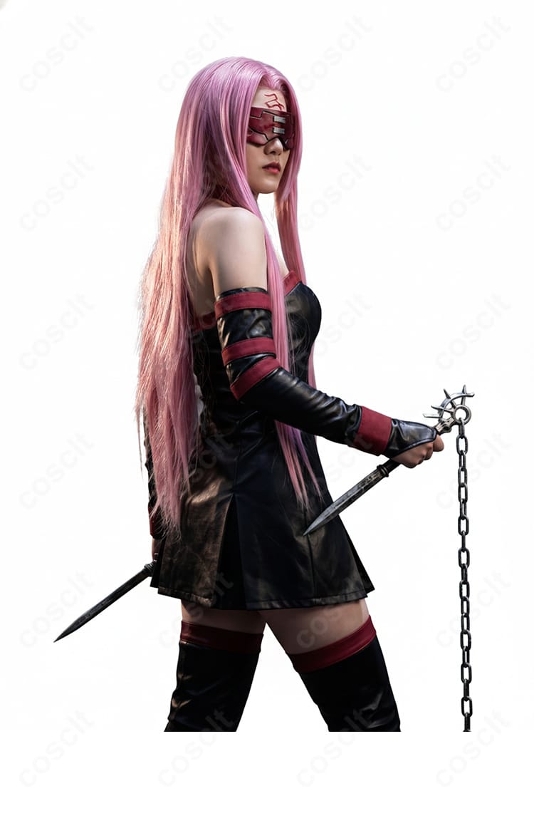 着用イメージ側面。レッグカバーのカーブと動きやすさ、ヒップ〜太もものラインの見え方を示す。