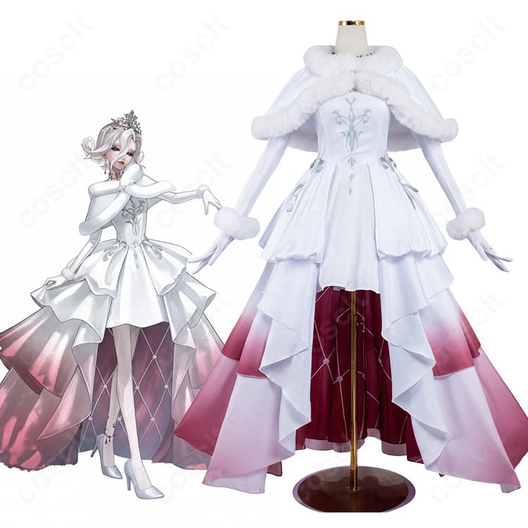 血の女王マリー 2026さっぽろ雪まつり衣装を着用したモデル全身。ショールと王冠を含むトータルコーデの雰囲気が分かる画像