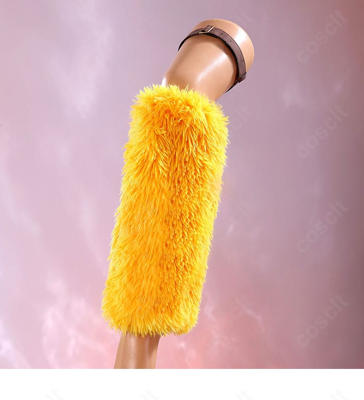 レッグストラップとレッグカバーのディテール。固定位置とバランス、足元の質感表現。