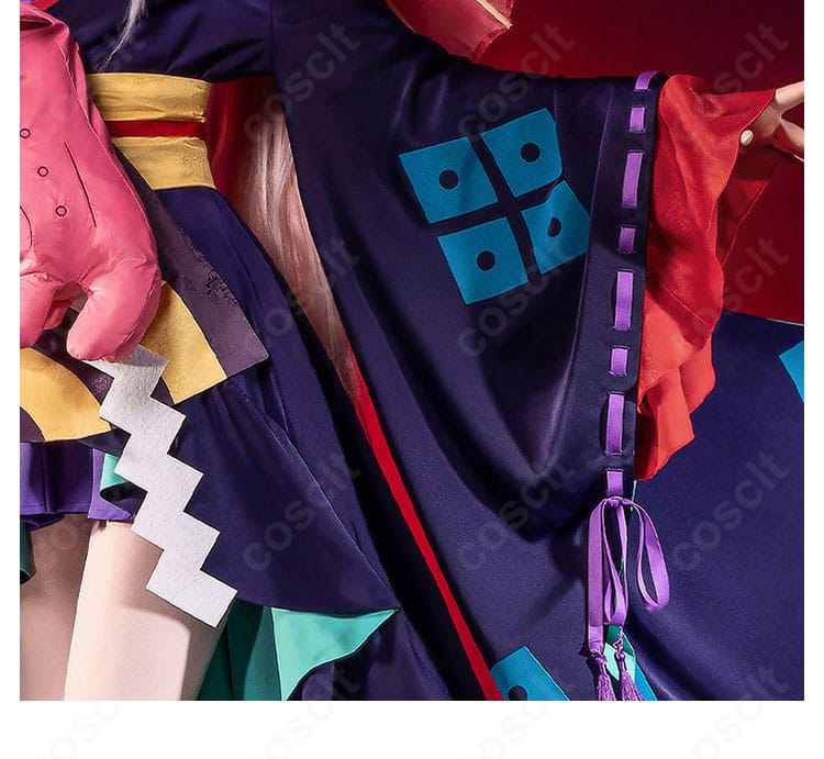 袖口装飾のディテール（刺繍とパイピングの質感）