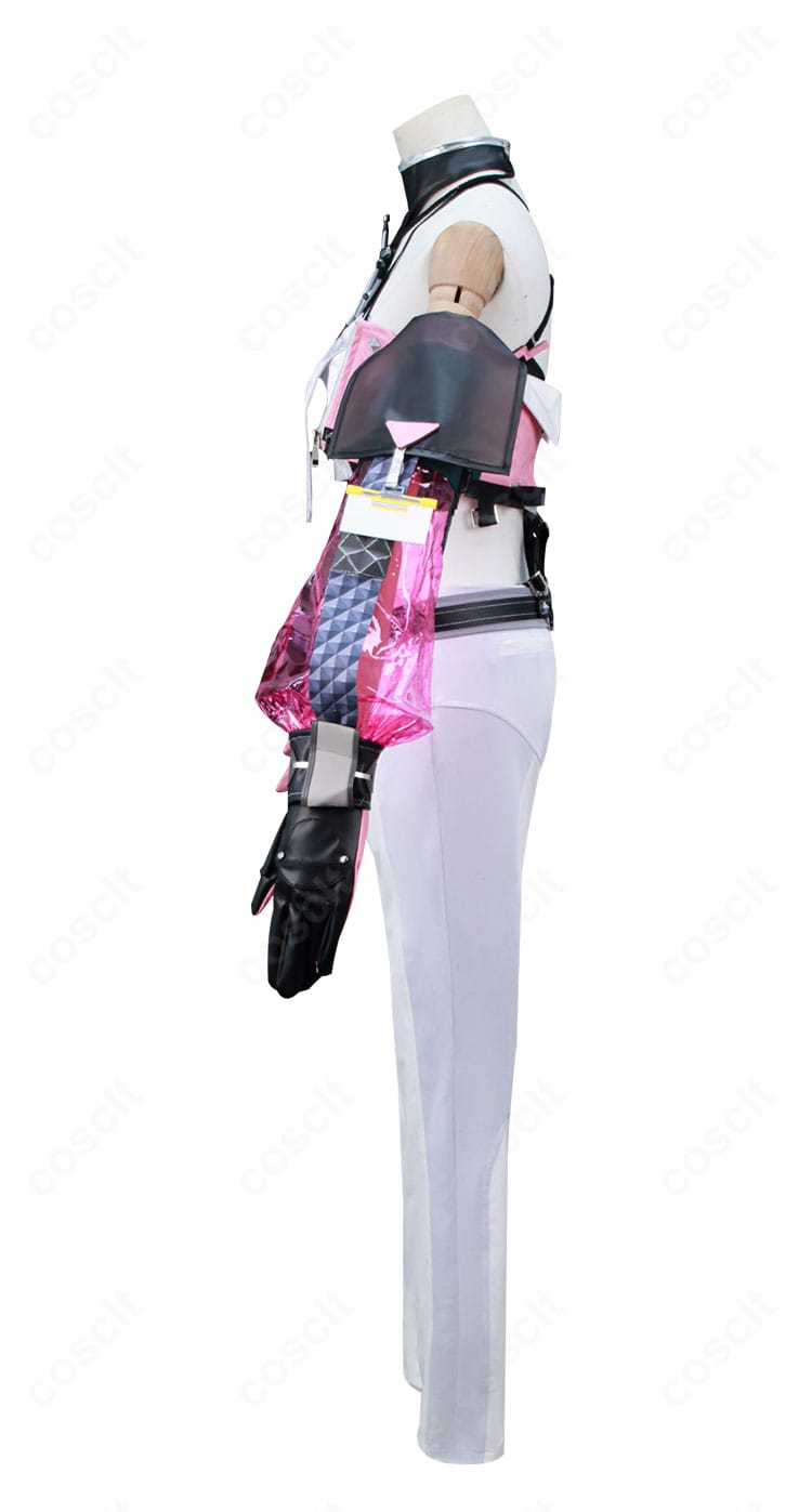 左袖の装飾ディテール。ラインテープと意匠パーツの質感が伝わるクローズアップ