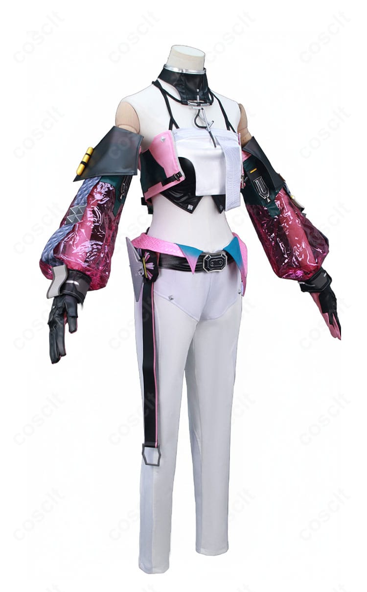 イヴォンヌ衣装の側面。袖パーツとベルト位置、シルエットのラインを確認可能