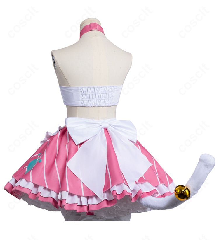 背面の大きな蝶結びリボンと後ろ姿のディテール