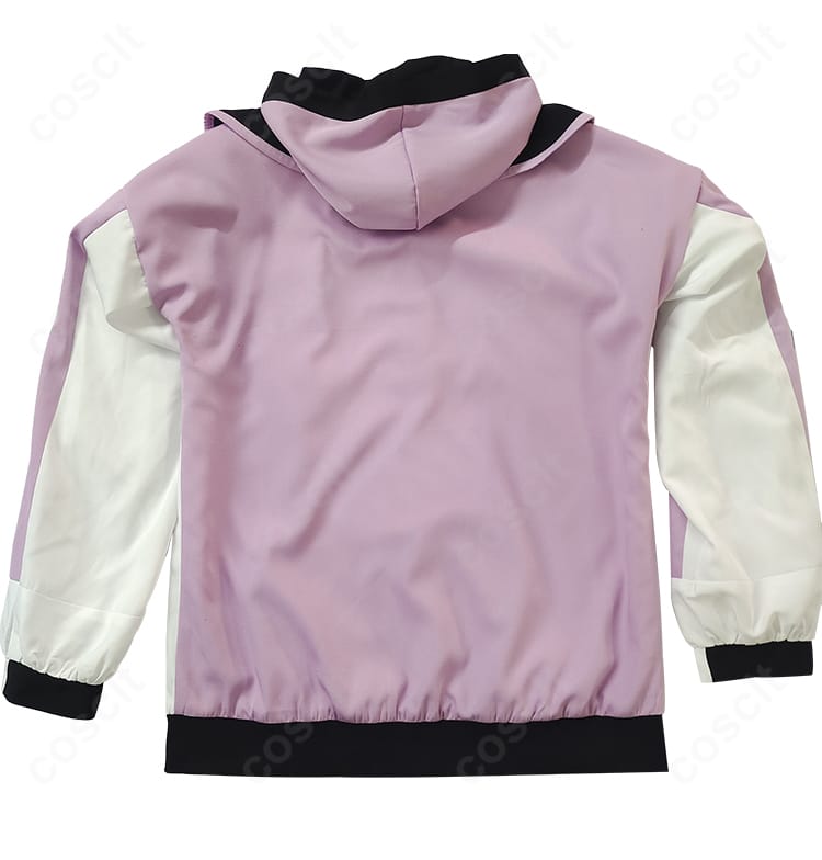 ピンク系防寒コートの背面ディテール（フード周り・背面ライン）