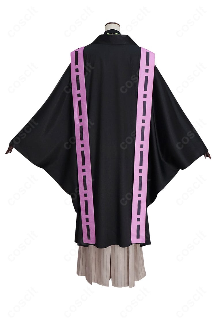 童磨 幼少期コスプレ衣装の背面画像。羽織の丈感と背中のシルエット、帯の結びの収まりを示すバックショット。