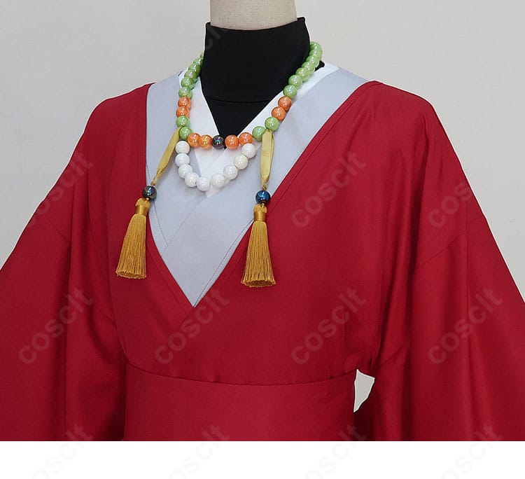 童磨 幼少期コスプレ衣装の襟元装飾ディテール。トップスとインナーの重なりとステッチの仕上げが見える拡大画像。