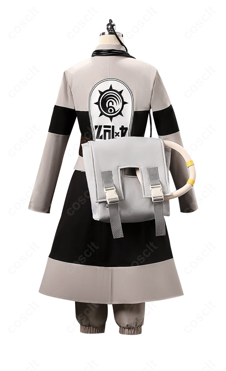 エイシア・スティルザ衣装の背面。背中から裾にかけての直線的シルエットとベルト配置が見えるカット。