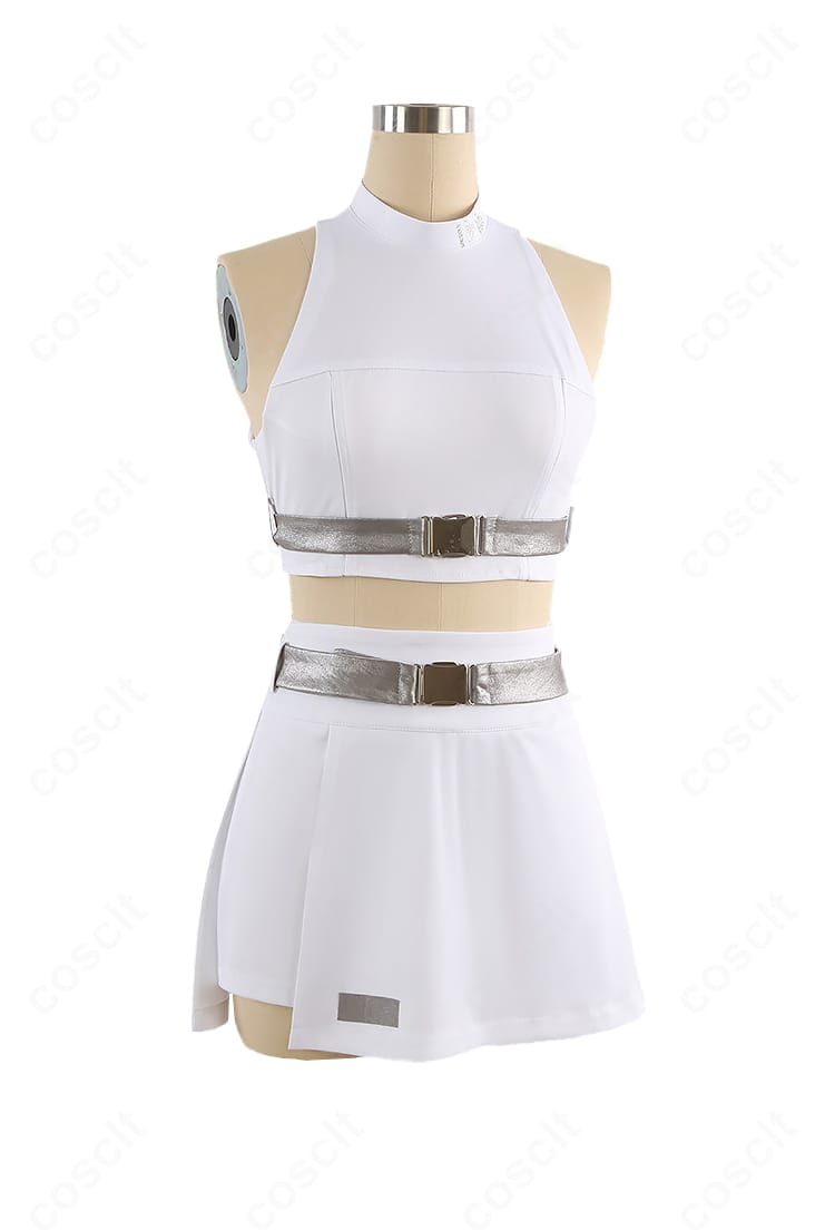 上衣の装飾ディテール。胸飾りとステッチ、前立て周辺の質感と縫製をクローズアップした画像