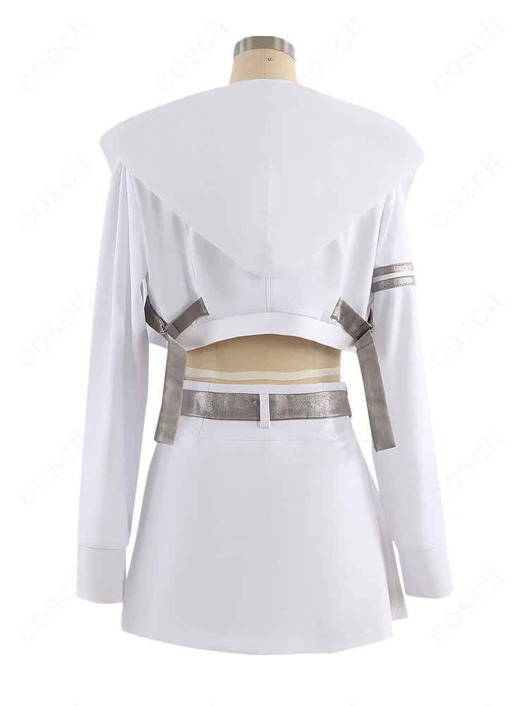 アクセラレイト衣装の背面。ジャケット後ろ身頃のカッティングとベルトの配置を示す画像