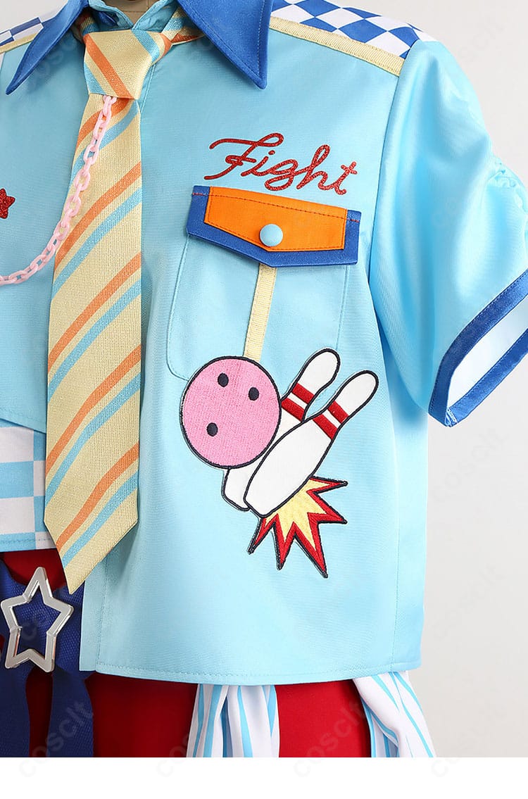 クマクマレスQ衣装の衣襟ディテール。襟元のライン装飾とネクタイ結び目の仕上がりを示す画像