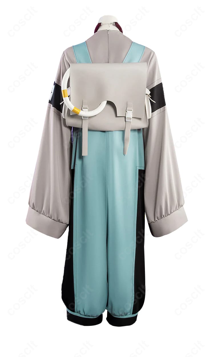 ディア・サンタ衣装の背面全景。サロペット背面のシルエットとリュックの装着イメージ