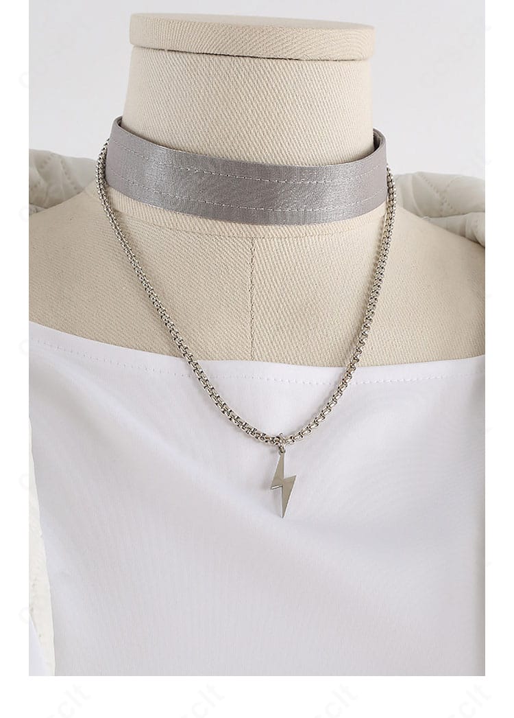 東雲彰人 アクセラレイト衣装の首元アクセ(チョーカー・ネックレス)の質感と配置が分かる詳細画像