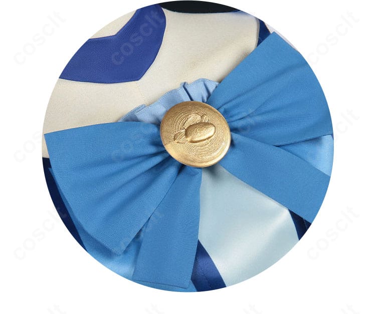 胸元の蝶形リボン装飾と中央パーツの質感ディテール