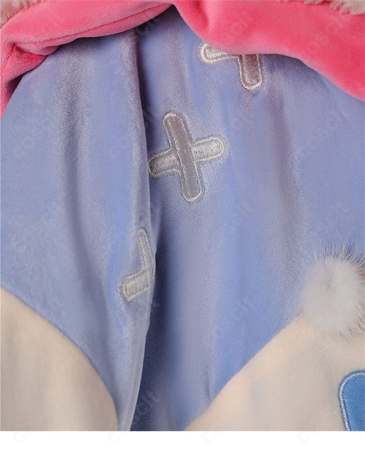 コートのふわもこ風トリム装飾の質感が分かるアップ