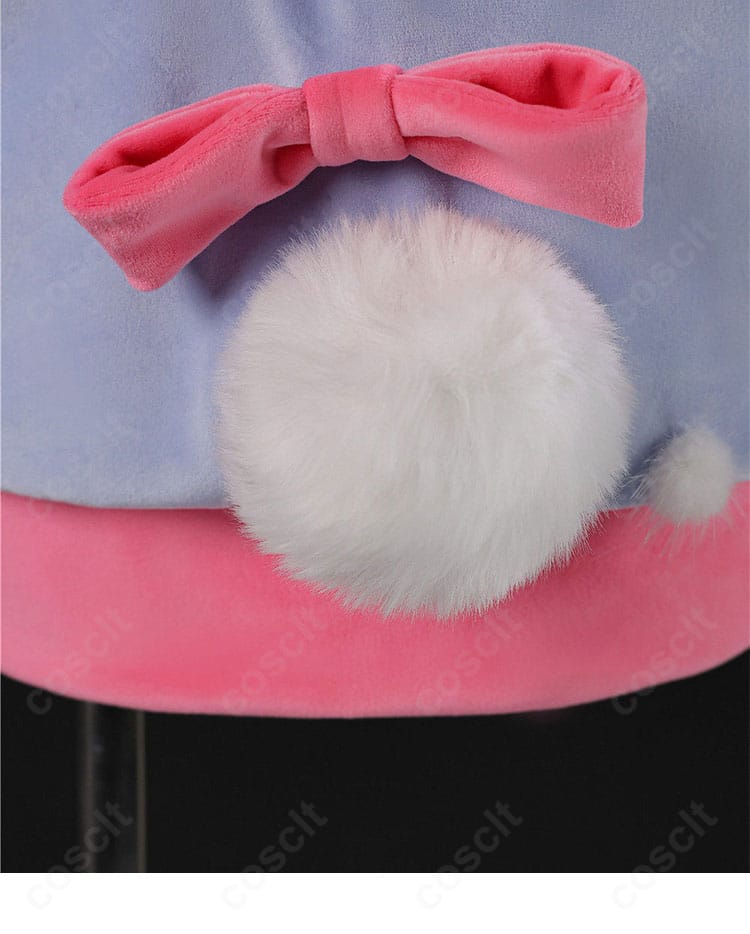 コート背面の“尾”モチーフ装飾ディテールの拡大