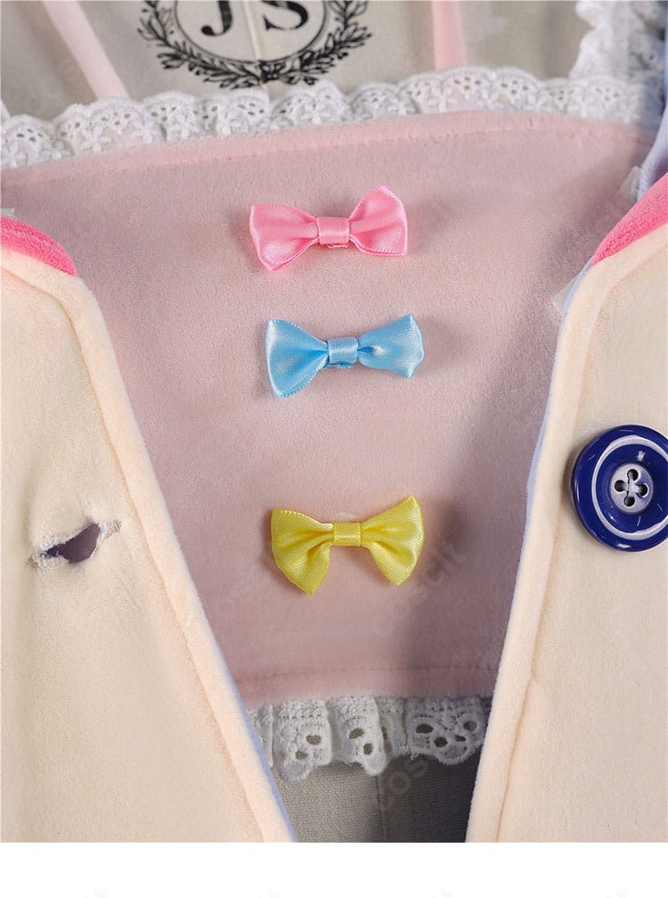 衣襟のリボン結び装飾（蝶結び）のクローズアップ