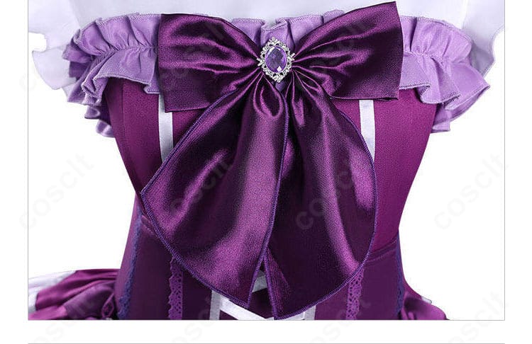 胸元のリボン飾りディテール。立体感と発色を強調