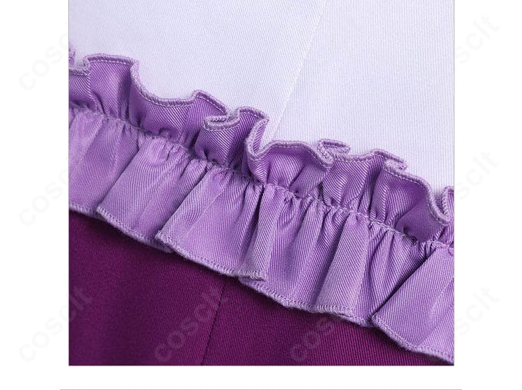 スカートのレース装飾クローズアップ。縁取りの縫製仕上げ