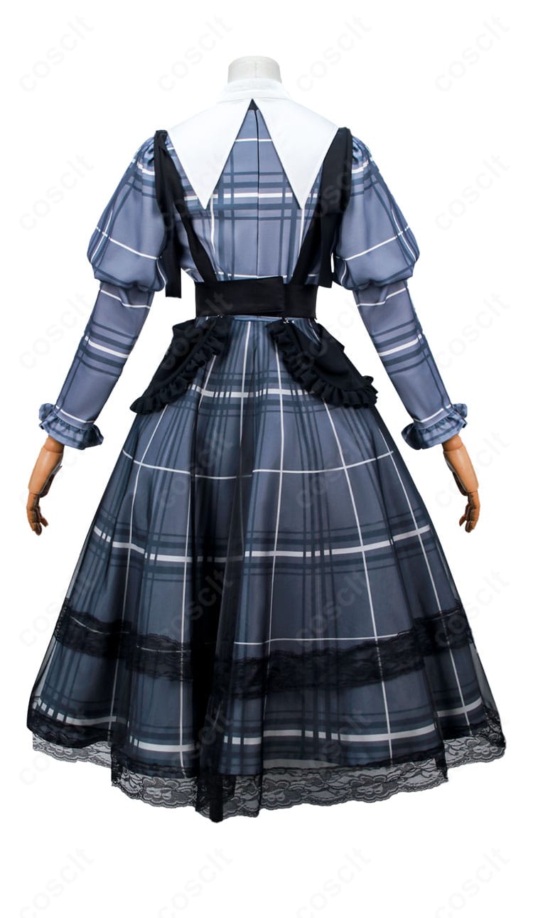 背面全体。背面開閉の仕様とエプロン結び、スカートのドレープ感を示す。