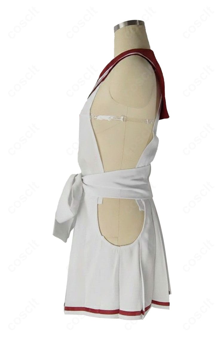 プリーツスカート側面ディテール。プリーツの重なりとラインのきれいさ、撮影映えする立体感