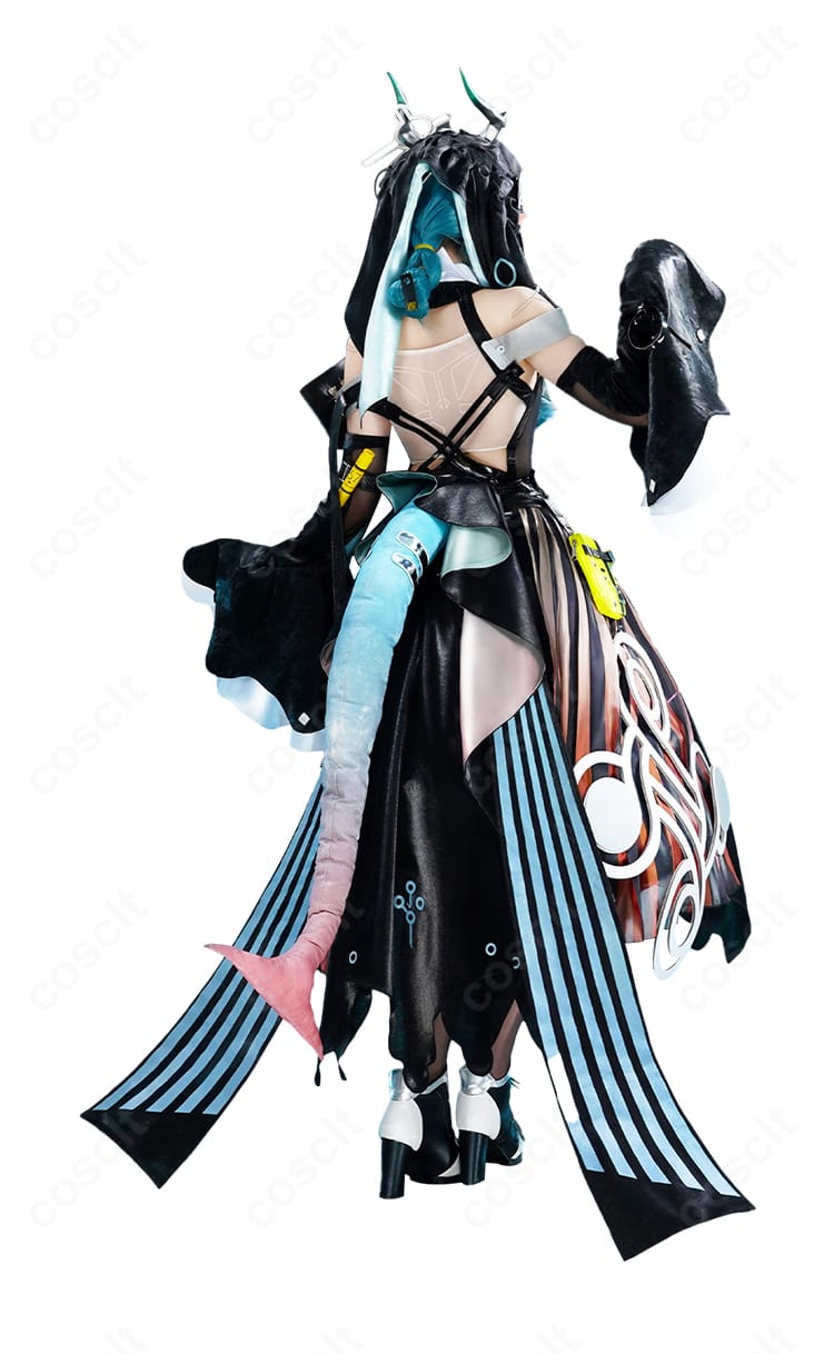 ザイヒ衣装の背面全体像とスカートのレイヤー構成