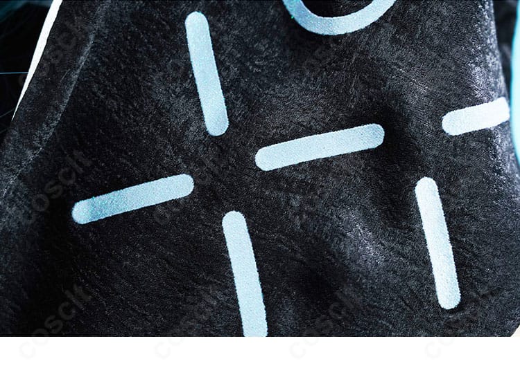 手袋とアームアクセサリーの質感ディテール