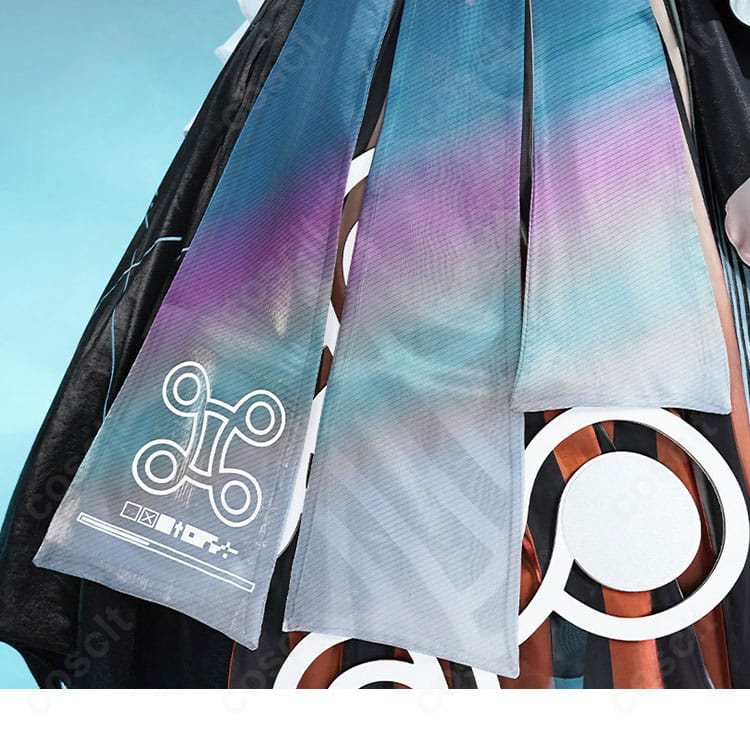 裾の刺繍・装飾トリムのディテール