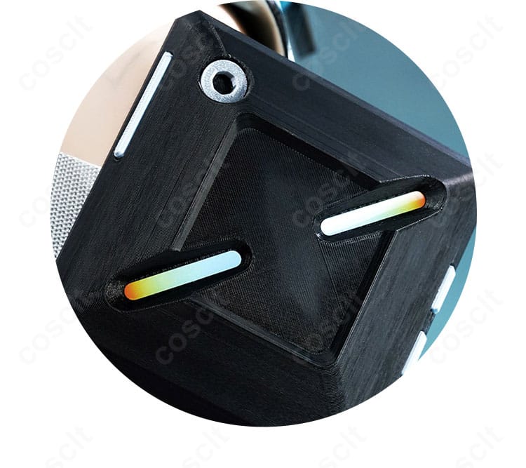 肩飾り・エポレット風装飾のディテール