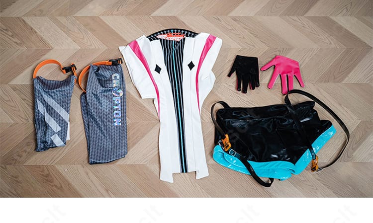 セット内容一式：トップス、ショートパンツ、靴下、手袋。レーシングミク2026Ver. コスチュームの同梱品