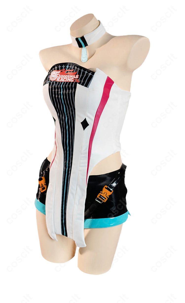 初音ミク レーシングミク2026Ver. 衣装の左側面。ショートパンツの丈感と脚部アクセントが見える