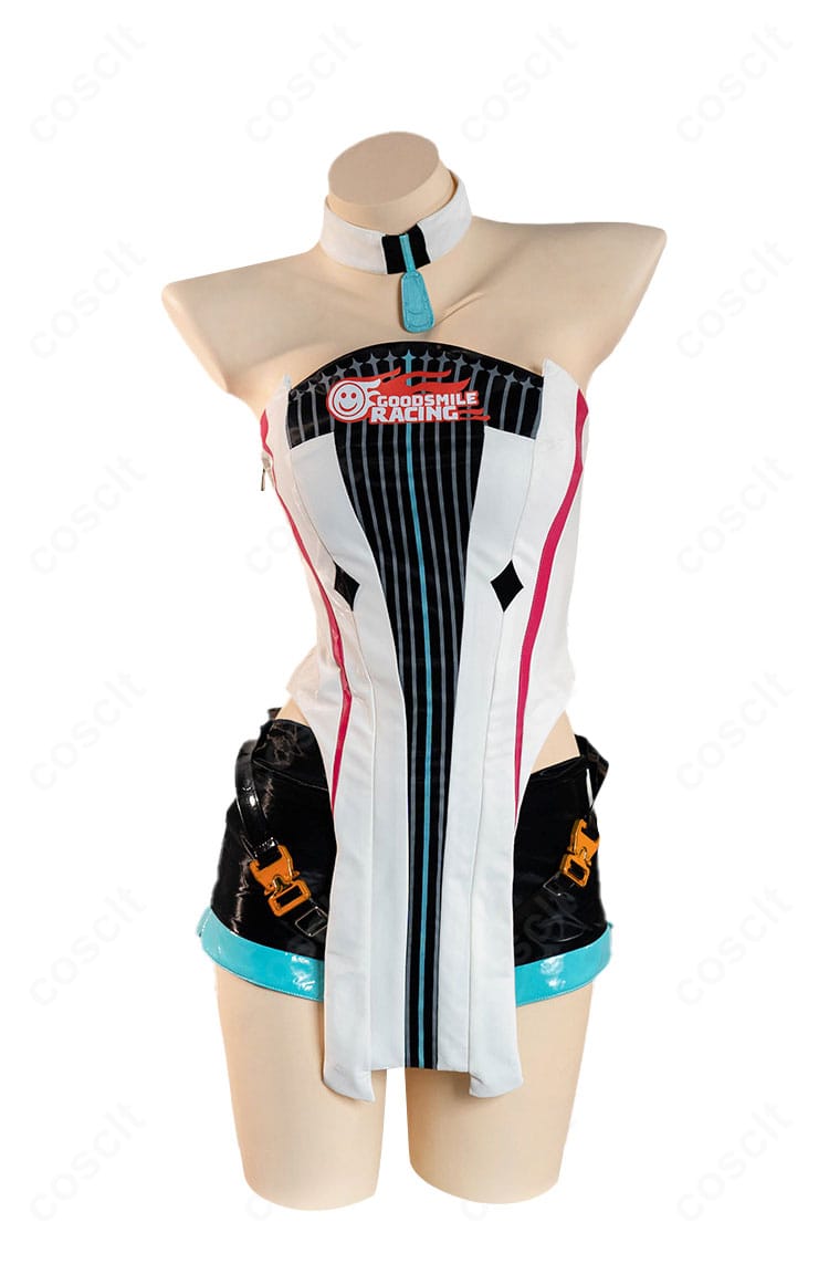 初音ミク レーシングミク2026Ver. コスプレ衣装の正面全体。トップスとショートパンツのシルエットが分かる