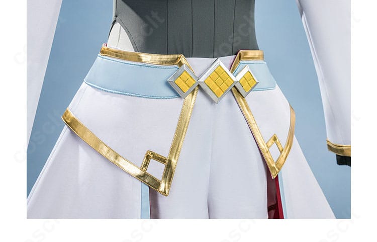 腰飾りの装飾ディテール。中心パーツと帯状デザインの質感を捉えた拡大。