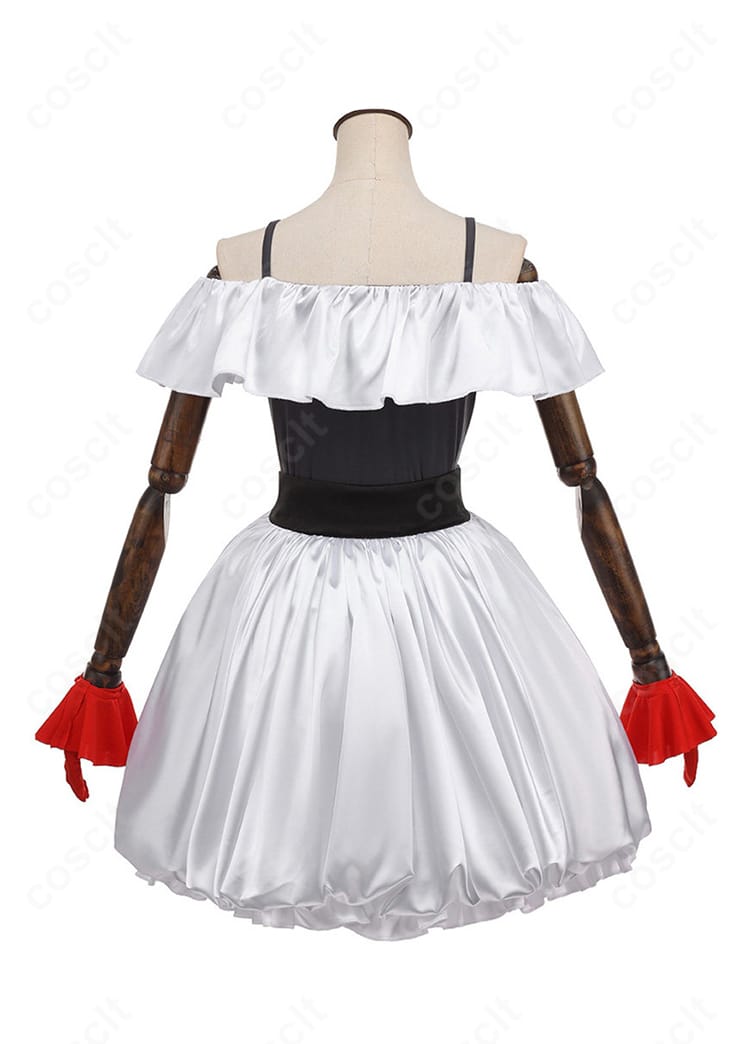 有馬かな B小町衣装の背面カッティングとファスナー位置