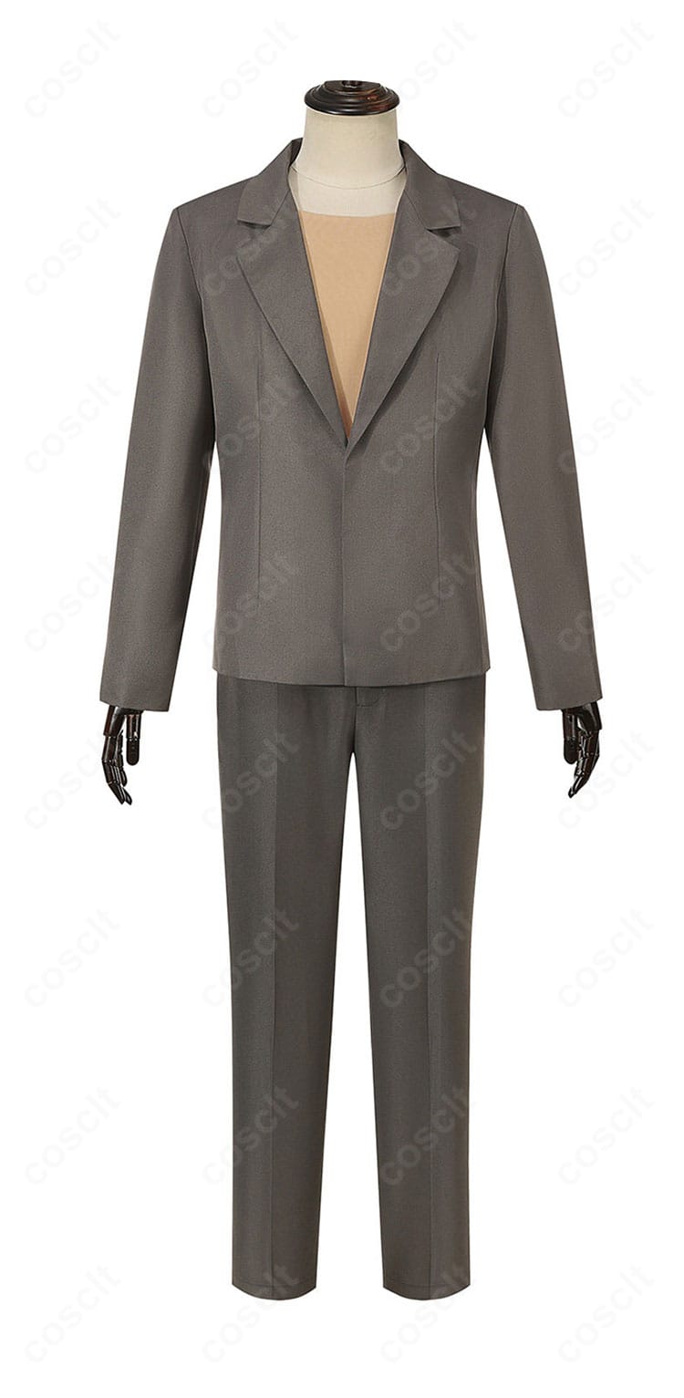 星野アクア 学園制服コスプレの正面全体。ブレザーの直線的シルエットと落ち着いた配色が特徴