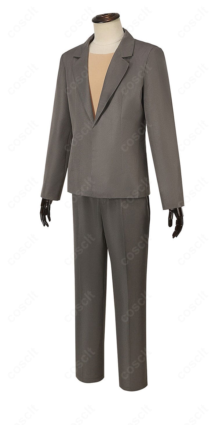 星野アクア 学園制服コスプレの側面。コートのラインとパンツのシルエットを確認できる画像